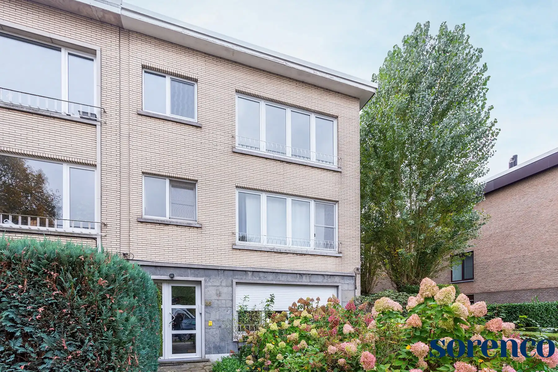 Wilrijk - Gerenoveerd en lichtrijk hoekapp.+ terras. foto 21