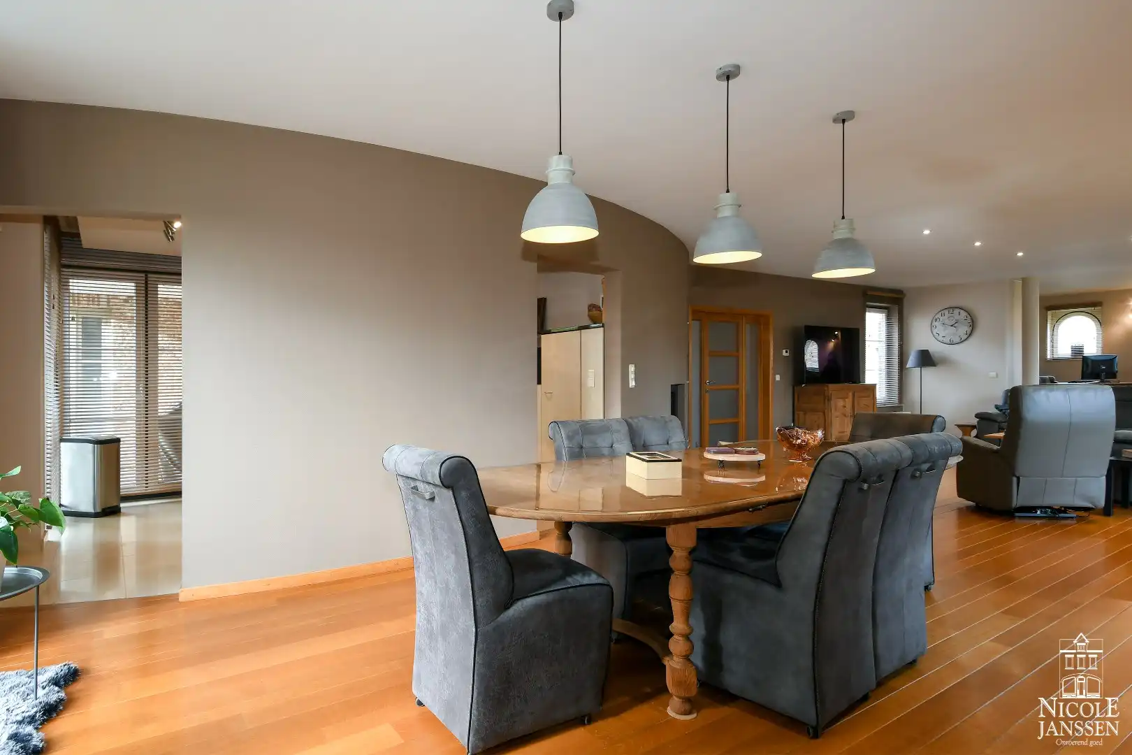 Instapklaar landhuis met tuin en interessant bijgebouw foto 9