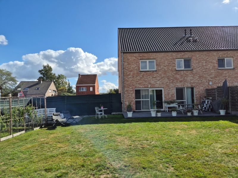 Halfopen bewouwing met garage foto 12