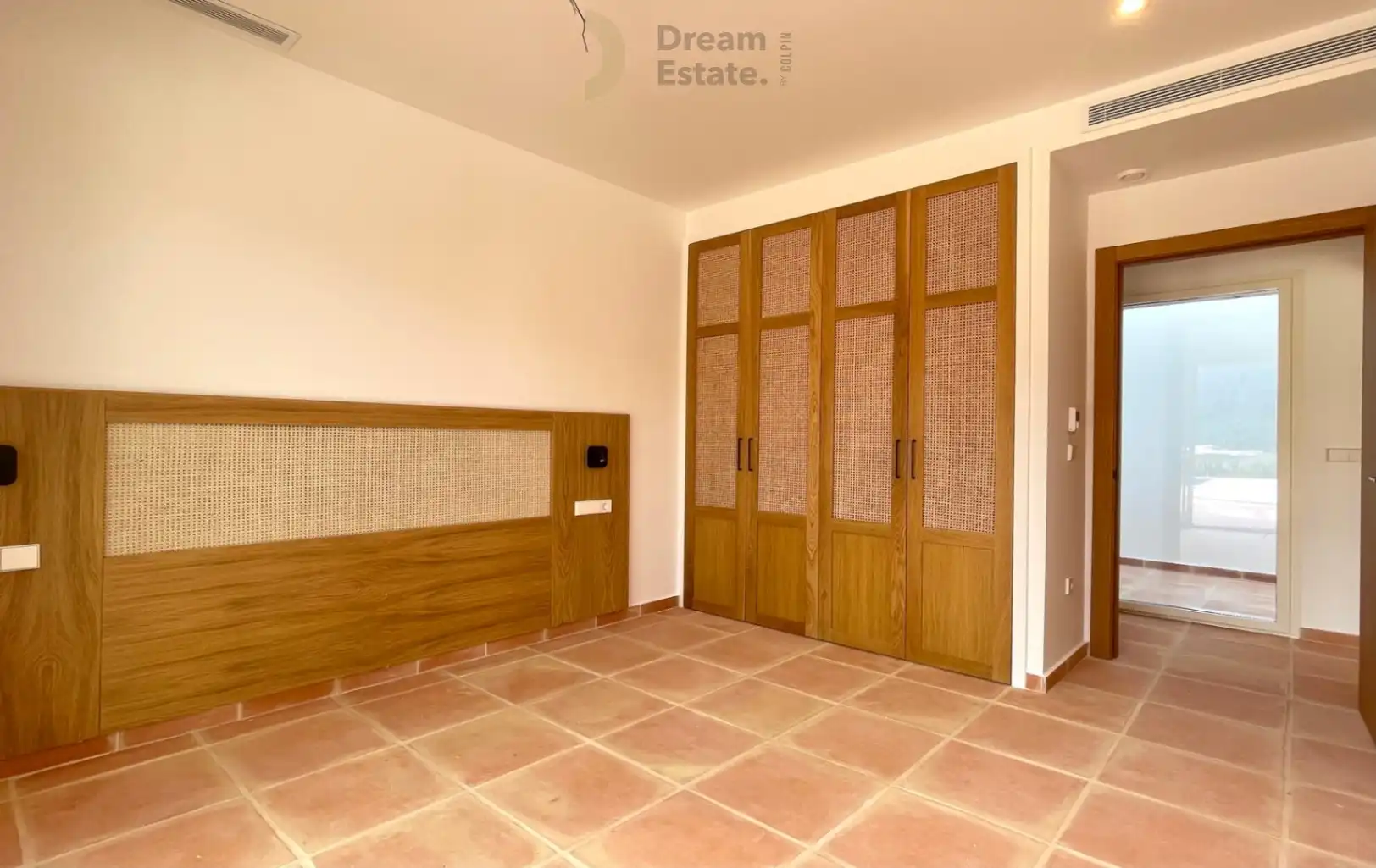 Luxe Ibiza-Style Villa met Panoramisch Bergzicht foto 30