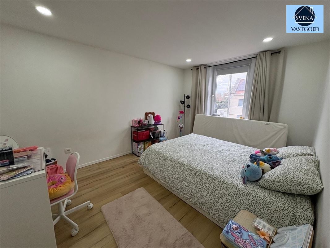 ZEER MOOIE EN EIGENTIJDSE WONING MET 4 SLAAPKAMERS foto 11