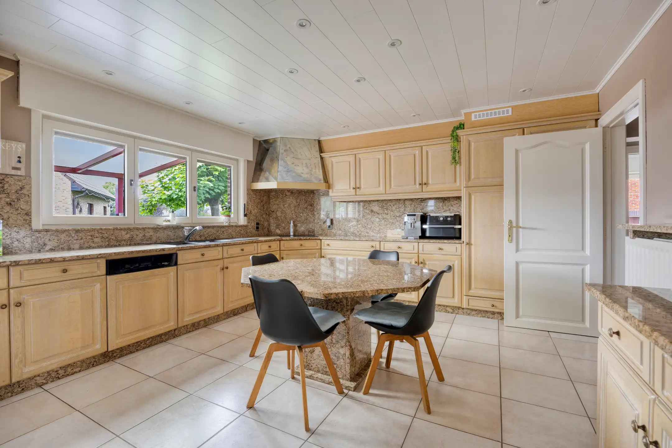 Instapklare vrijstaande woning op ruim perceel foto 7