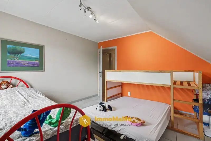 ZEER PRAKTISCHE EN RUIME WONING MET 6 SLAAPKAMERS TE KOOP foto 19