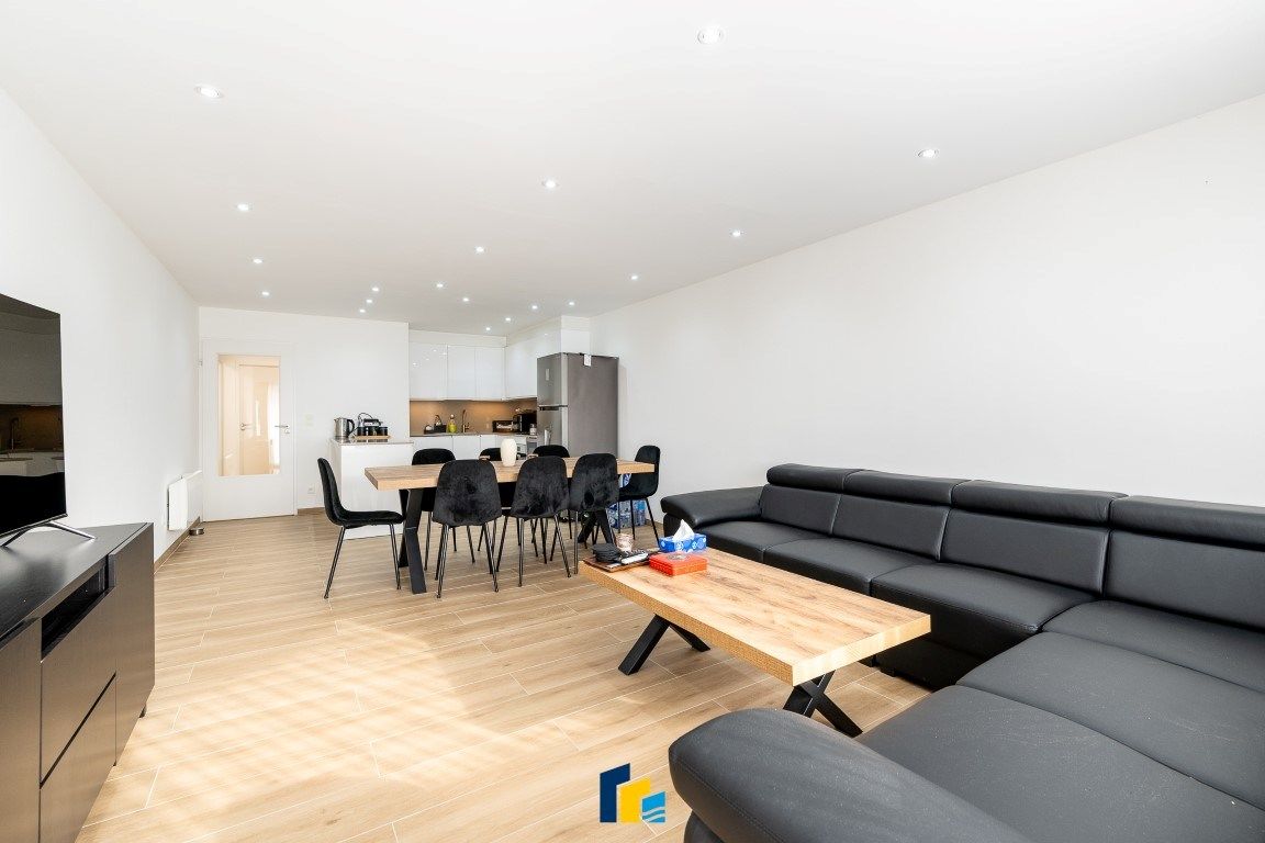 Zongericht instapklaar 2 slpkappartement aan zee foto {{pictureIndex}}