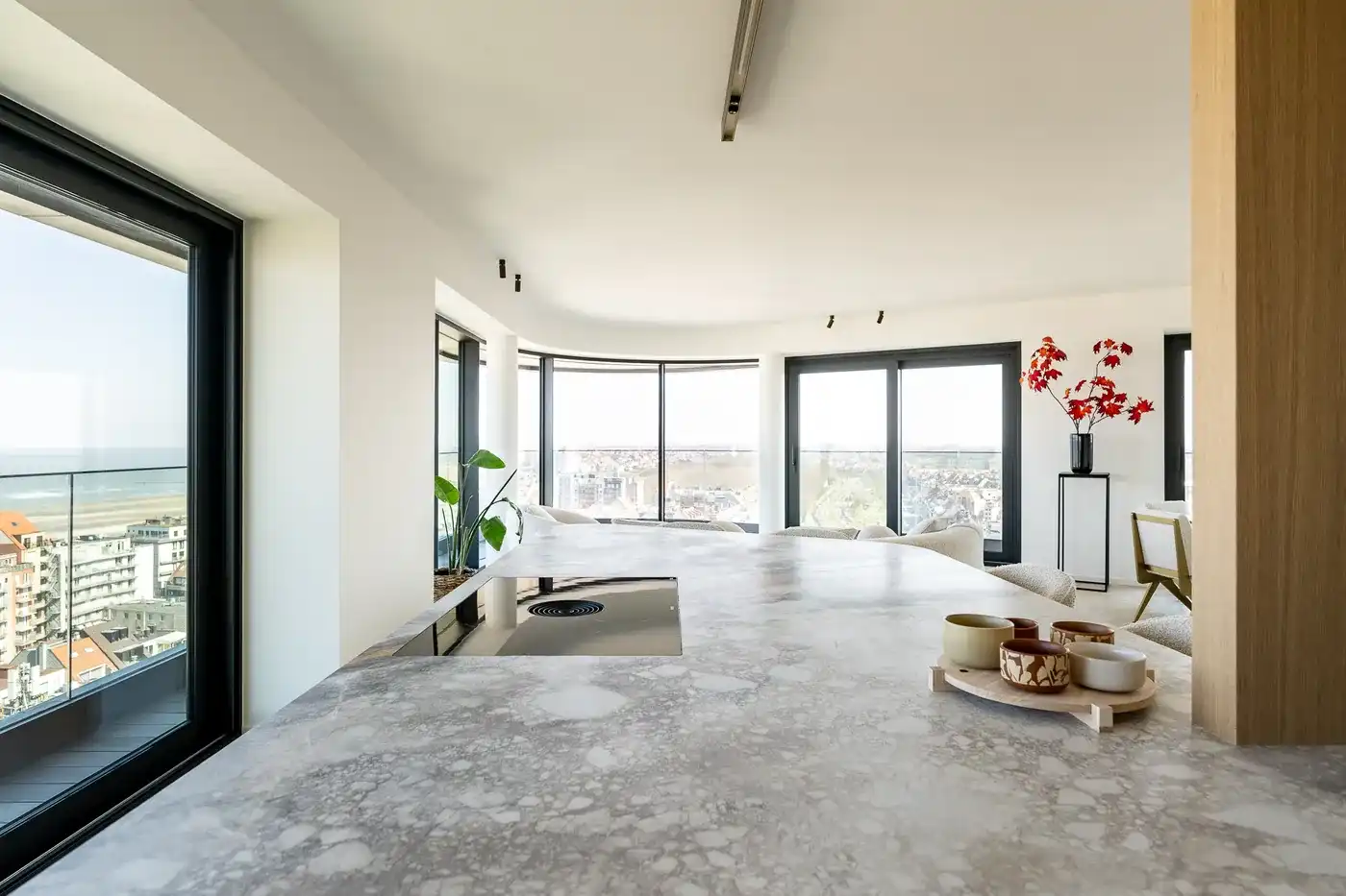Fenomenaal afgewerkt hoek-appartement op de 15de verdieping van de Heldentoren met zicht op Zee, Knokke en omstreken. foto 12
