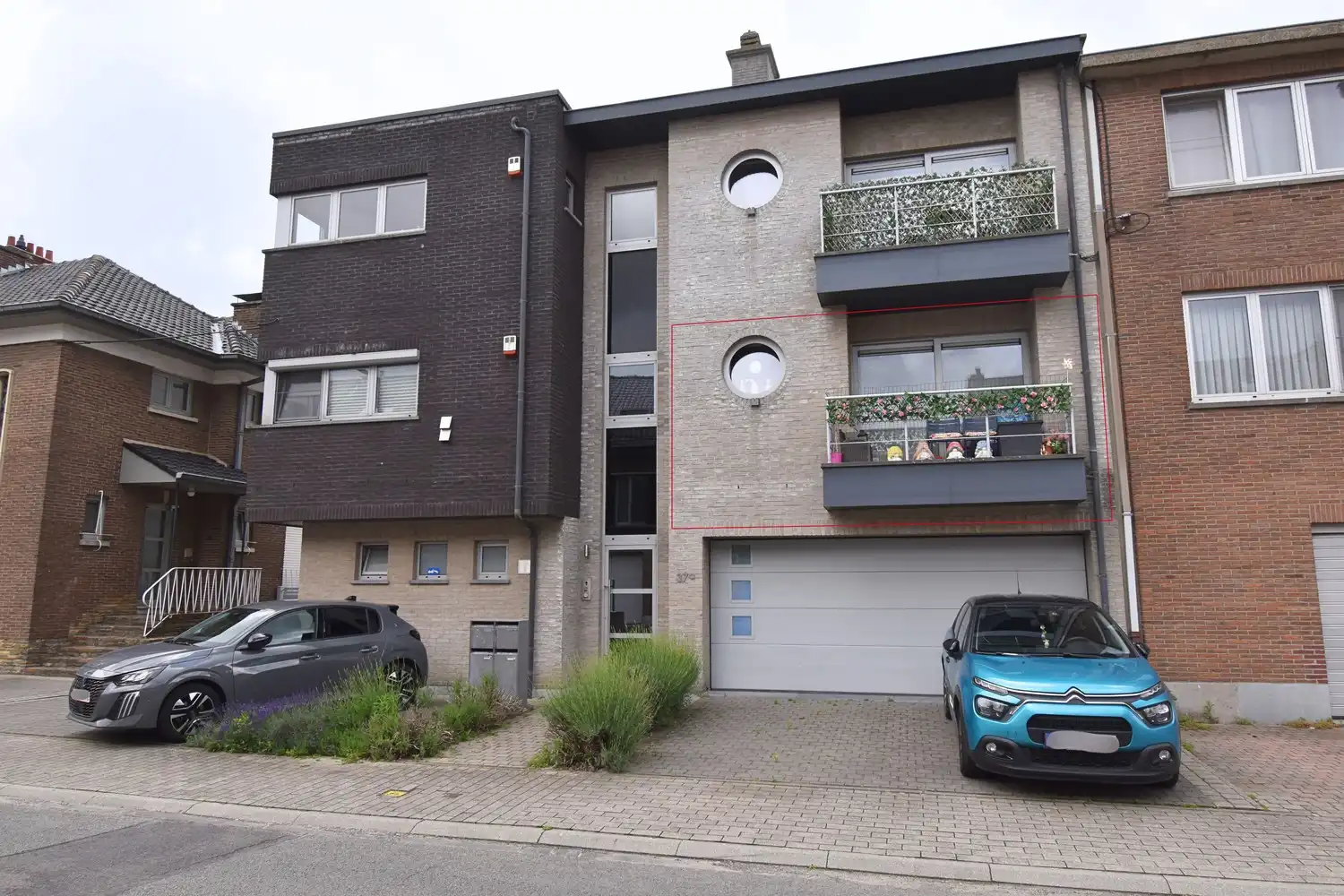 2 slaapkamerappartement met groot terras & parkeerplaats foto {{pictureIndex}}