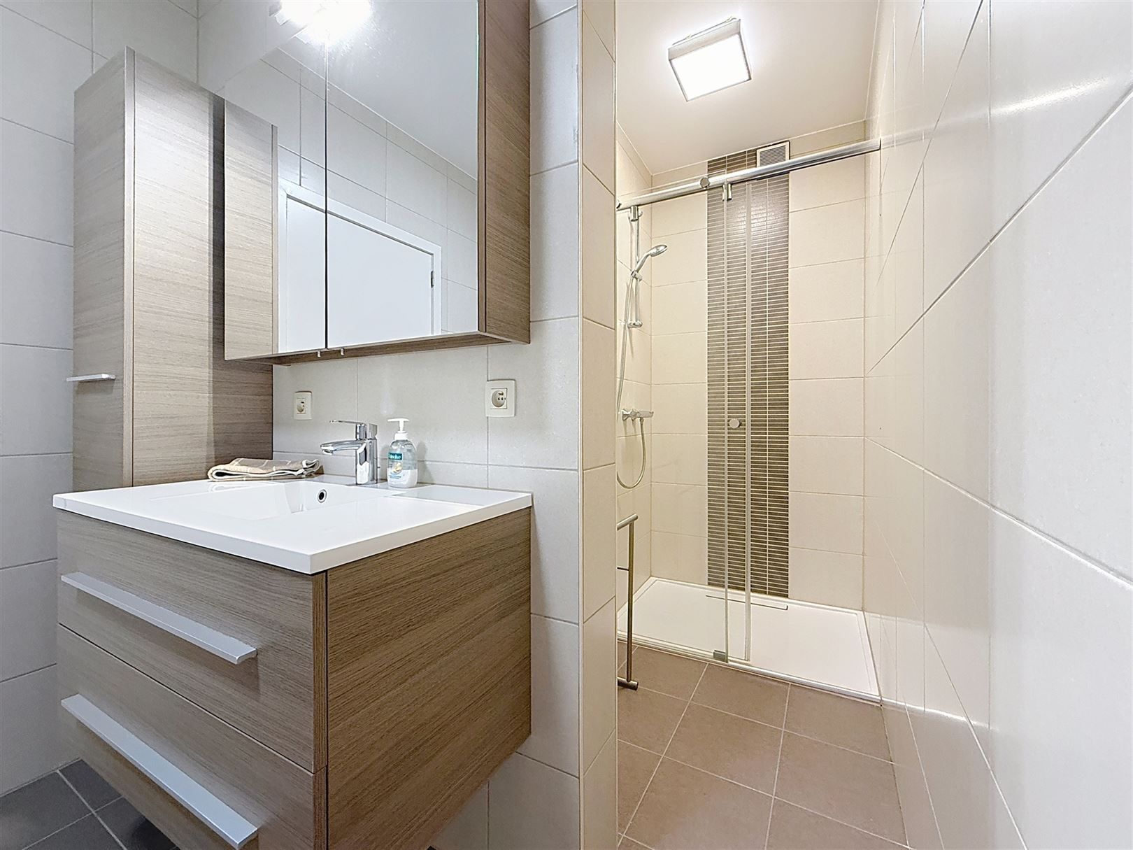 Mooi app, 3 slpks, terras, kelder en parking foto 22