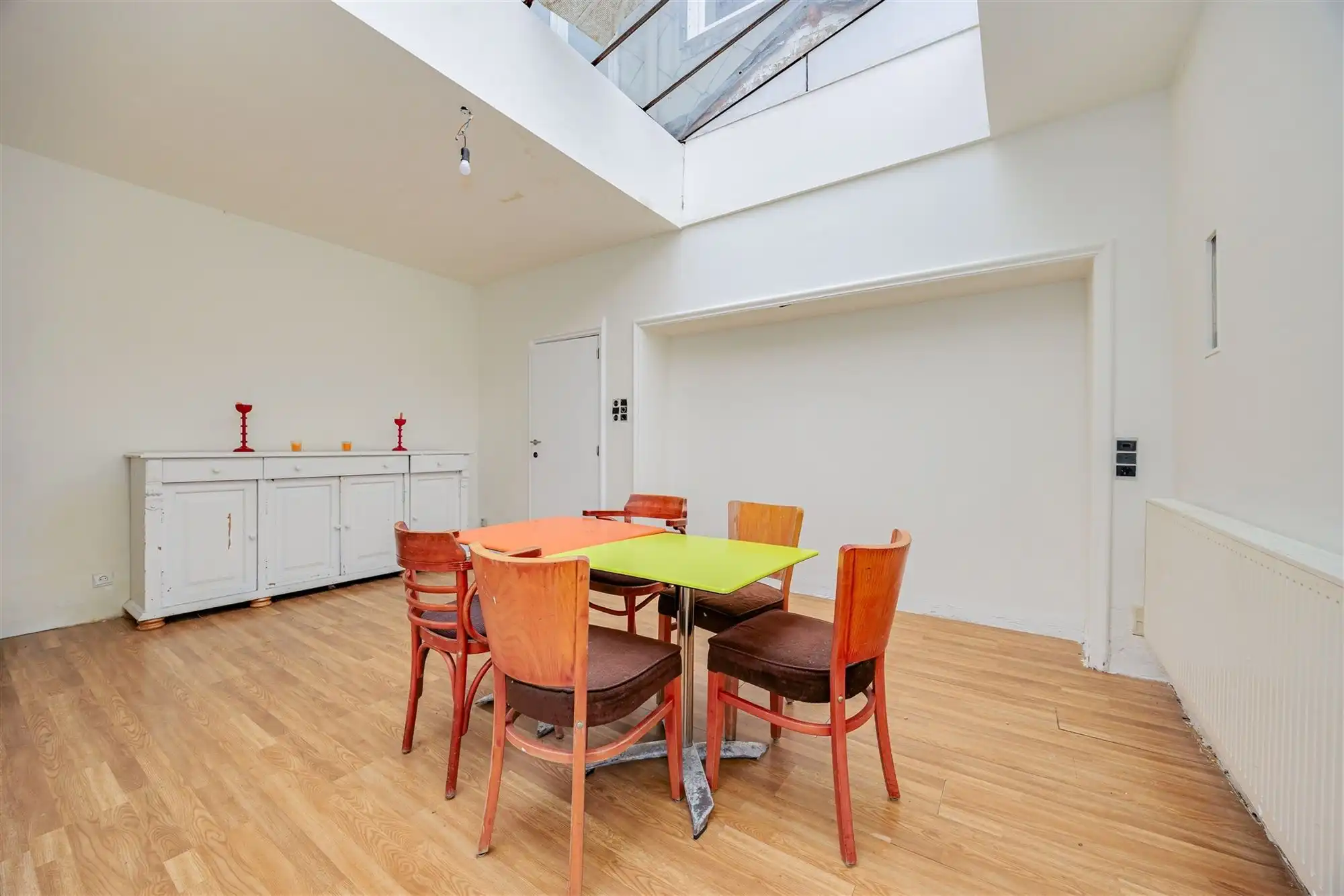 Instapklaar huis met magazijn in het centrum foto 9