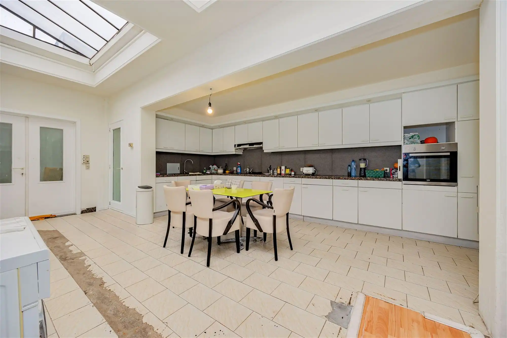 Instapklaar huis met magazijn in het centrum foto 9