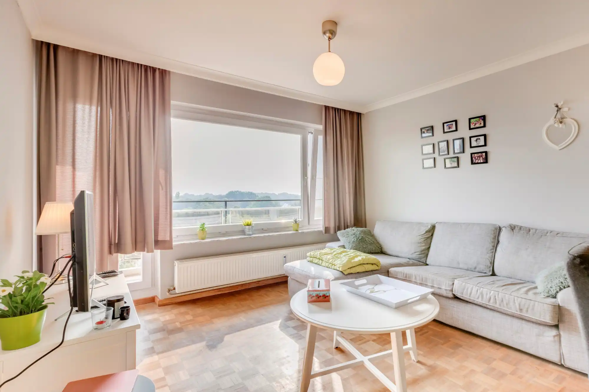 Tof en lichtrijk één slaapkamer appartement met ruim terras foto 2