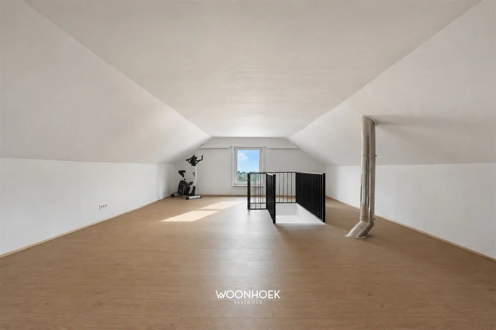 Gerenoveerde villa met bureau en 6 slaapkamers! foto 18
