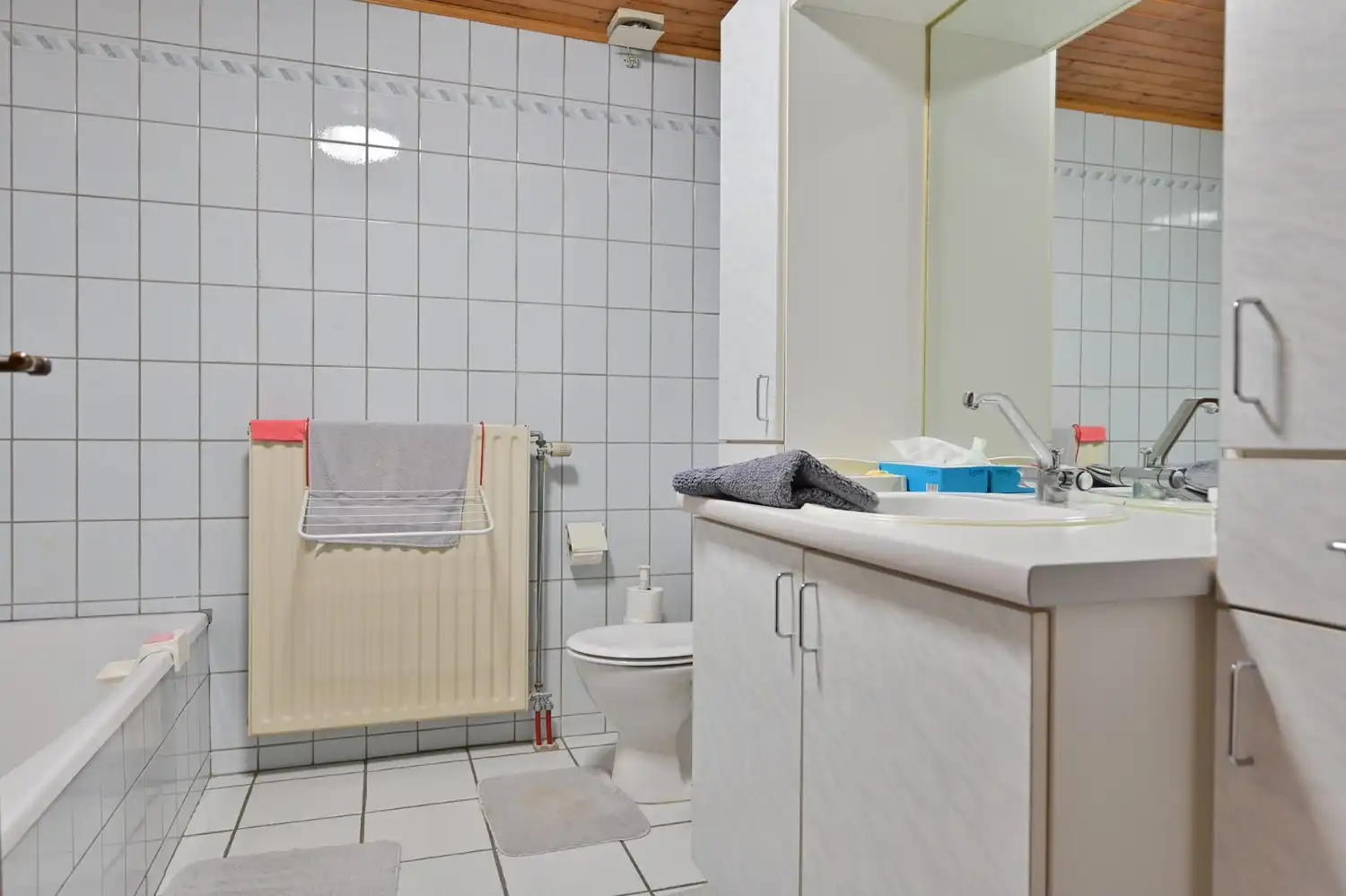 Op te frissen woning met atelier in het centrum van Lananken foto 10