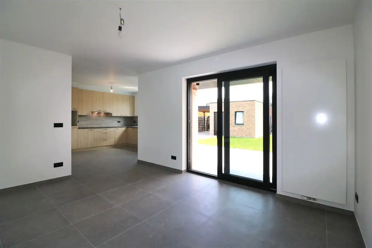 Aangename woning met drie slaapkamers en mooie tuin op rustige locatie foto 7
