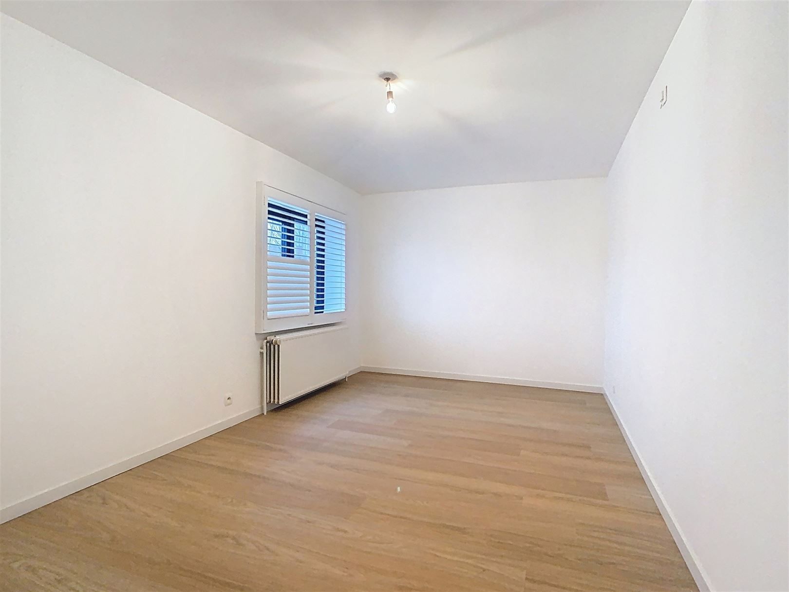 Villa in residentiële wijk met 4 slpks! foto 9