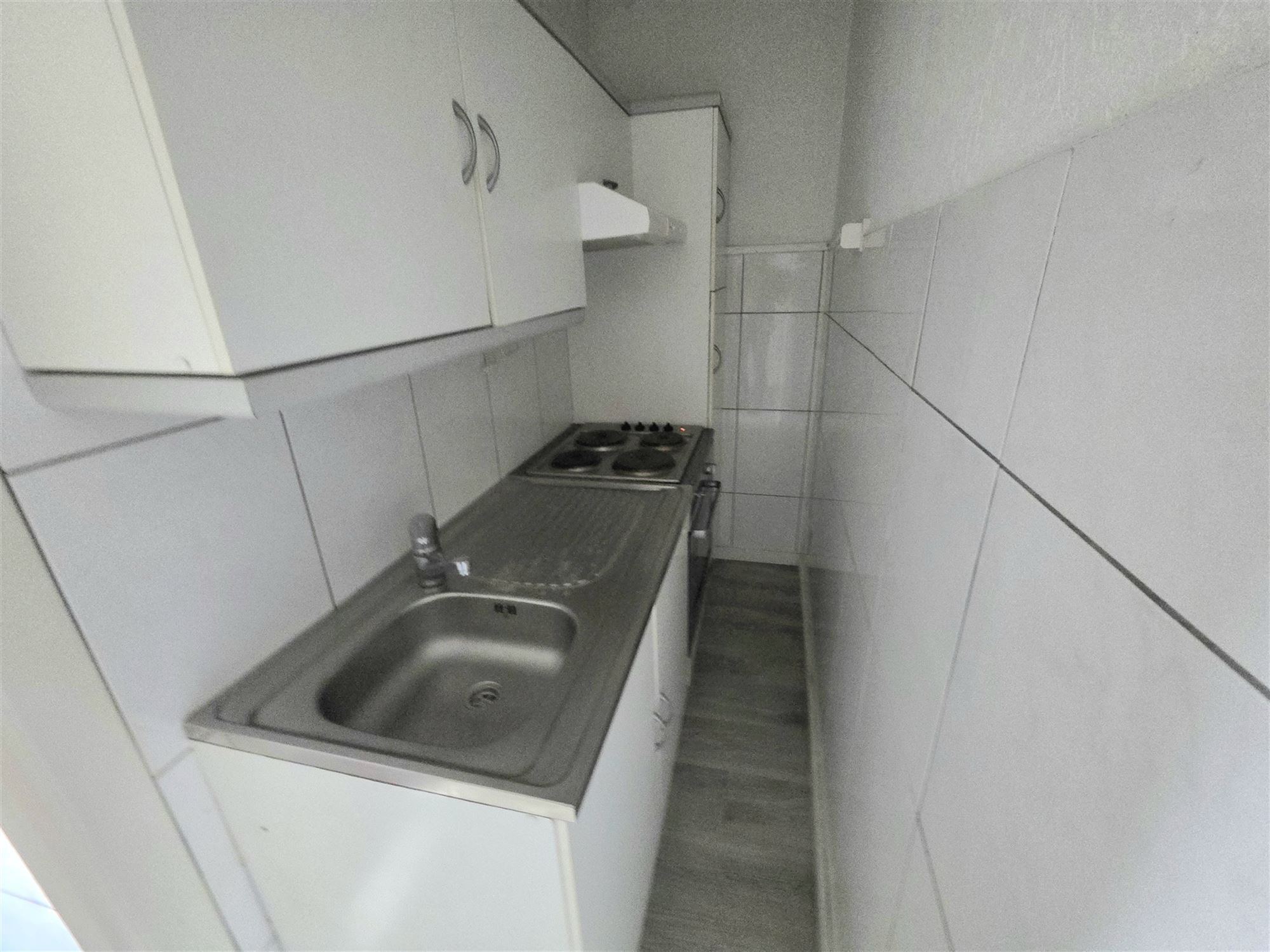 Commercieel pand vlakbij Zeshoek en Station foto 19