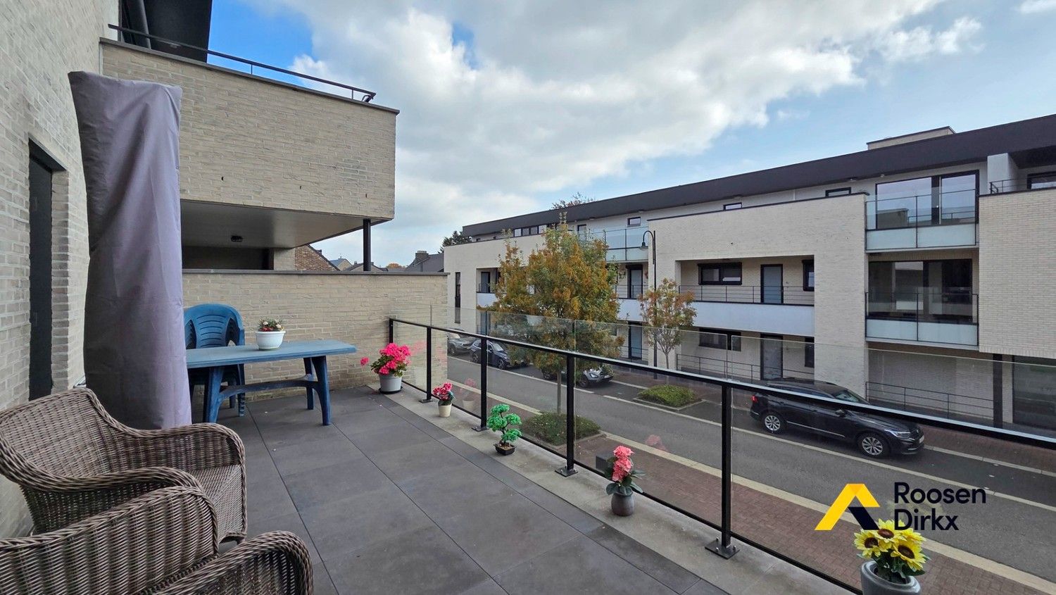 Ruim en kwalitatief appartement met 2 sk's, groot terras, parkeerplaats, berging. foto 5