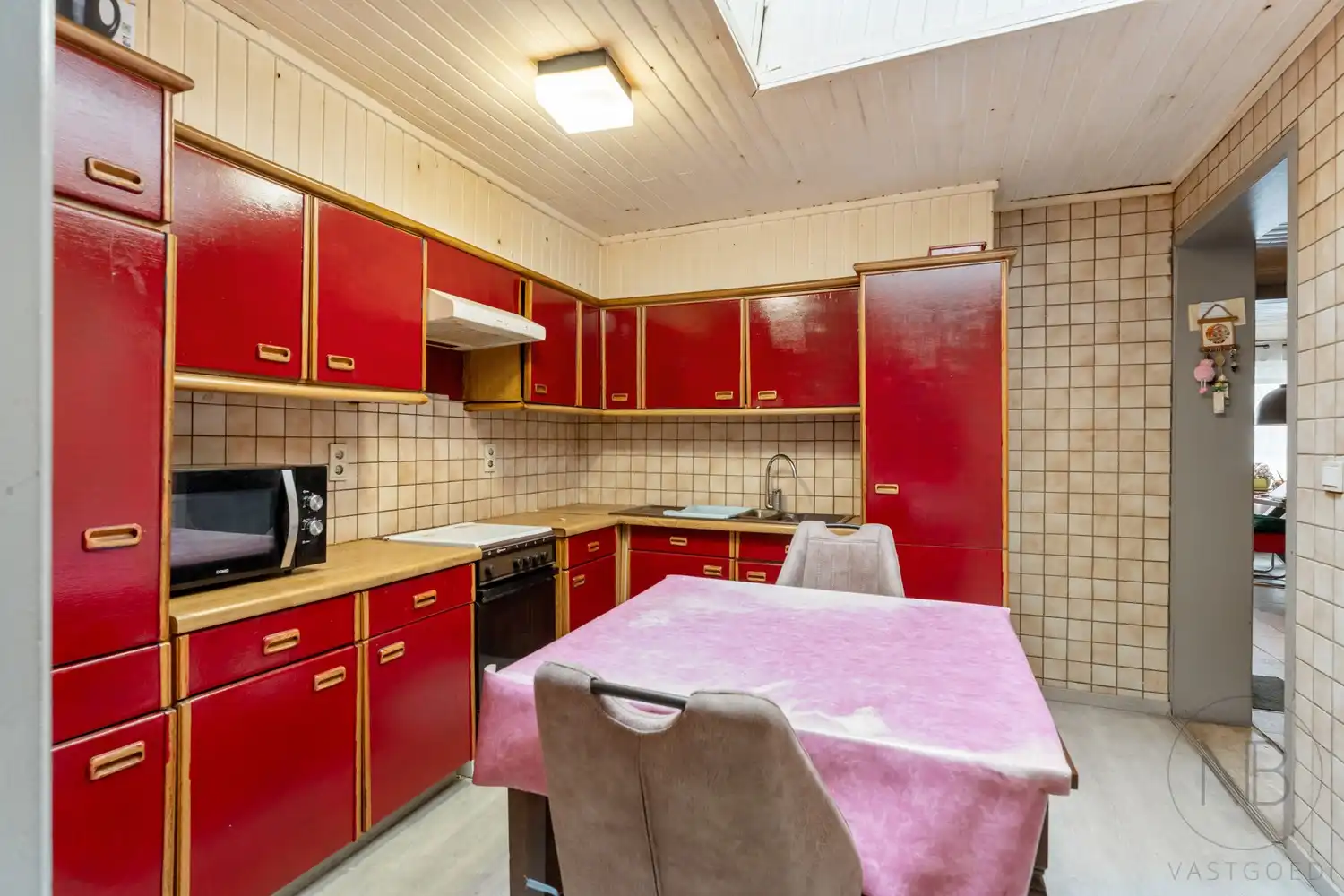Ruime halfopen woning met 5 slaapkamers en een zolder om verder in te richten! foto 8