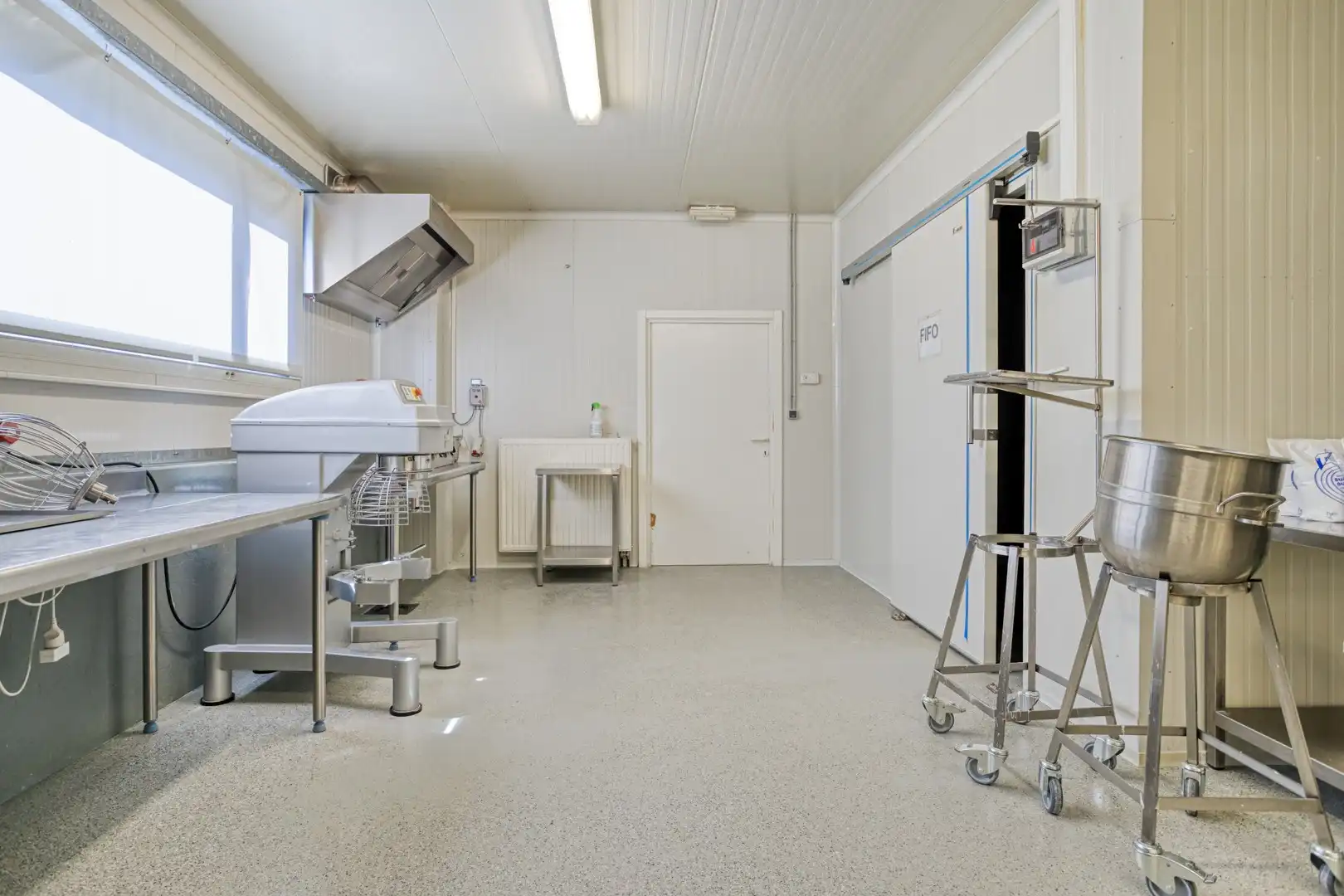 Instapklaar bedrijfsgebouw - ideaal voor voeding, bakkerij, confiserie en ruim loft-appartement te Blankenberge foto 9