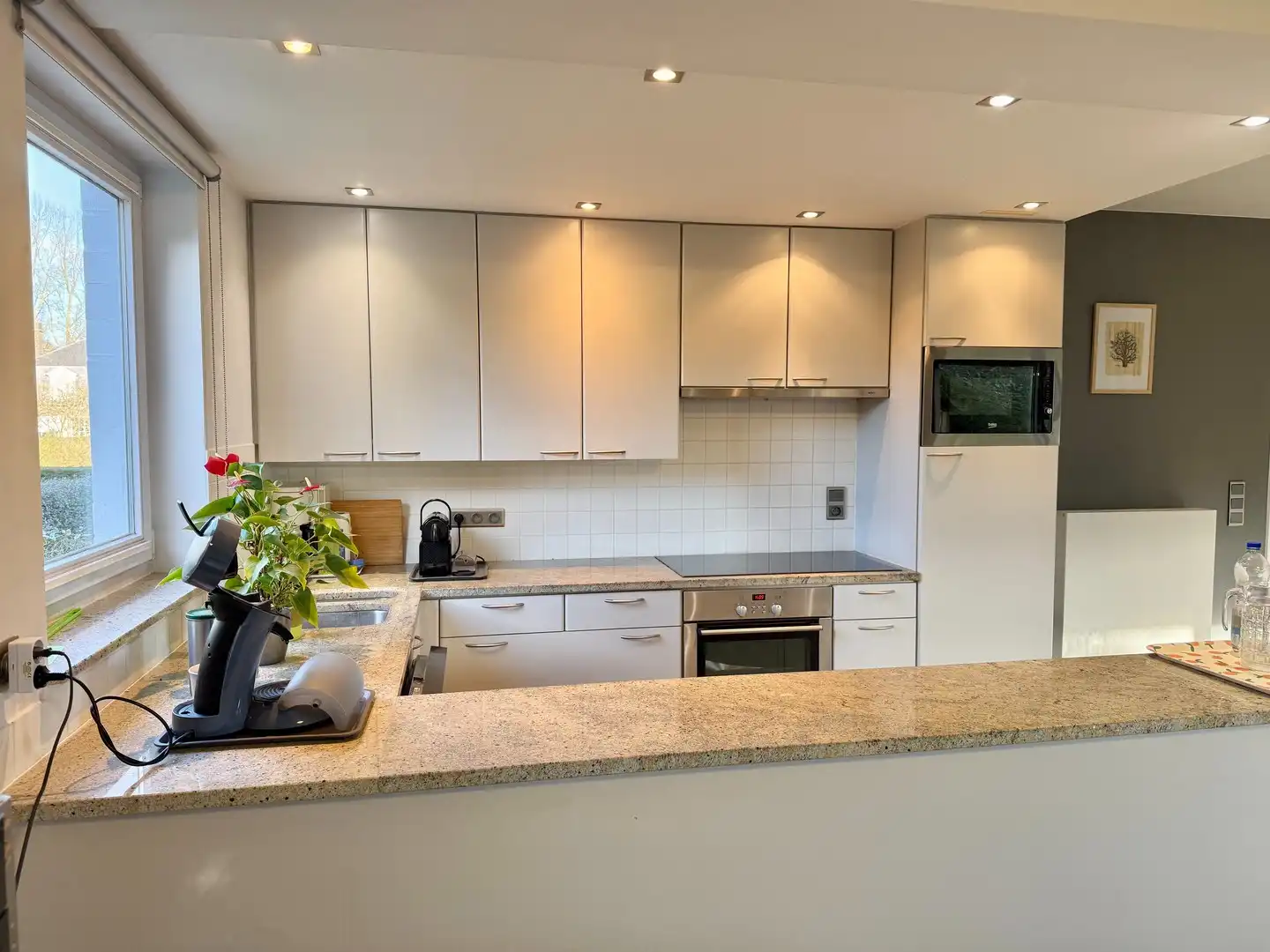 Ruim appartement met zonnig terras en tuintje. foto 5