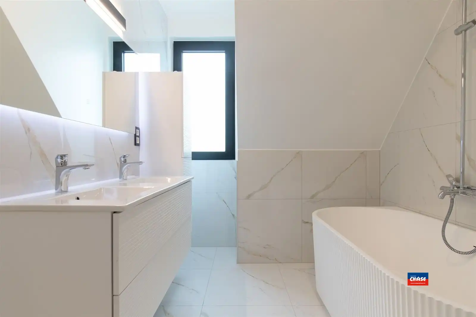 Nieuwbouwwoning met 4 slpks, 3 badk en tuin foto 22