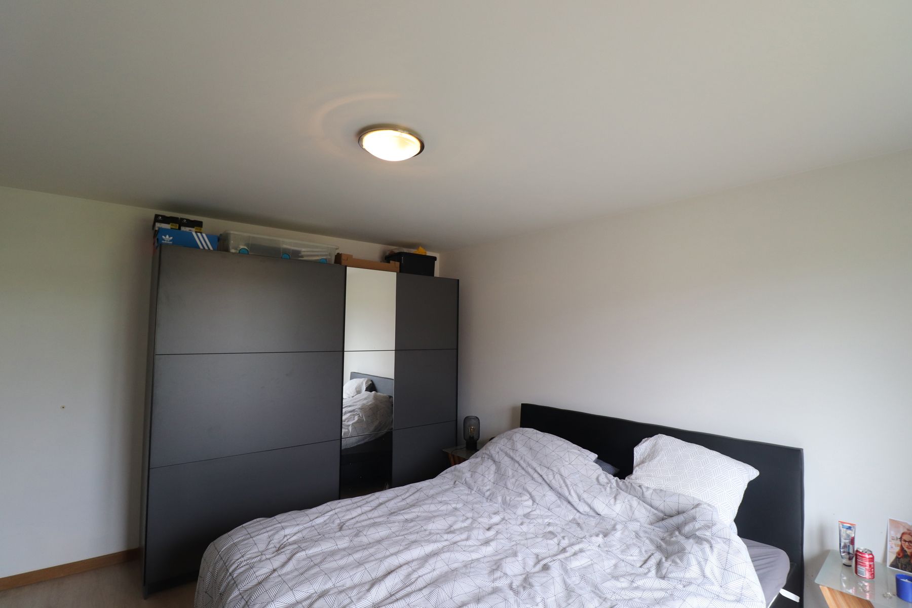 Gerenoveerd appartement op de 2de verdieping met 2 slaapkamers, terrassen en garage. foto 2