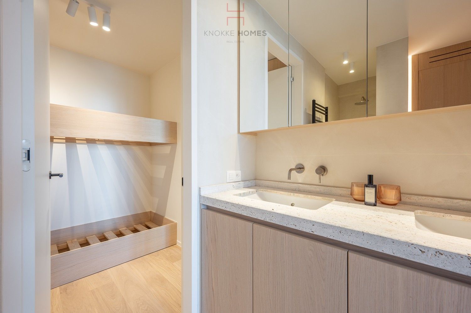 Modern gerenoveerd appartement met frontaal zeezicht in Heist-aan-zee foto 20