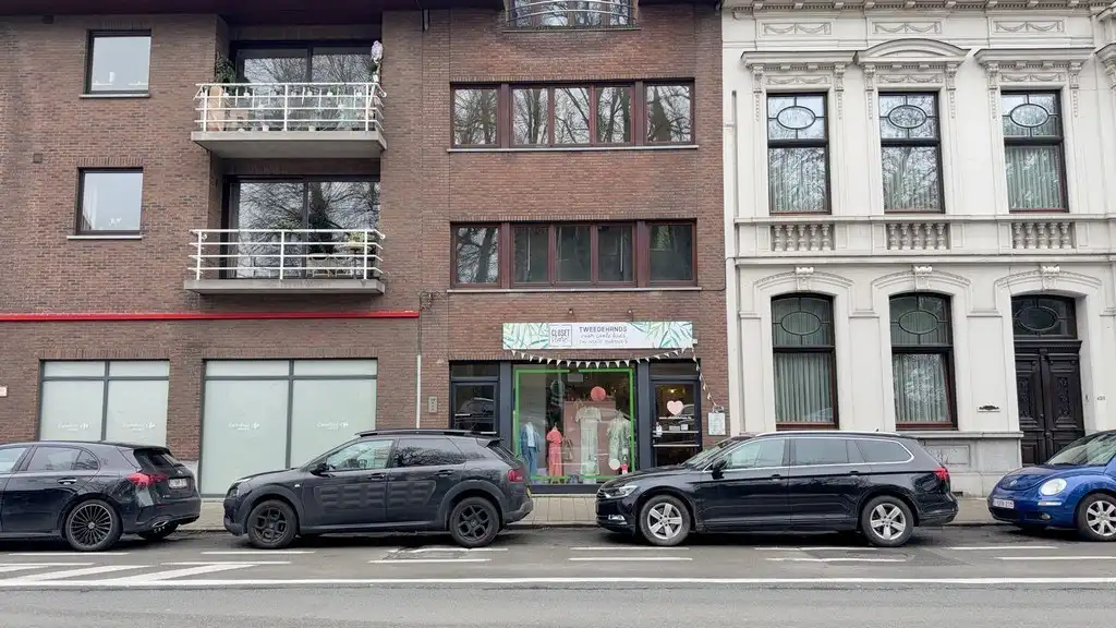 Handelsgelijkvloers te huur langs de Antwerpsesteenweg in Sint-Amandsberg (Gent) foto 2