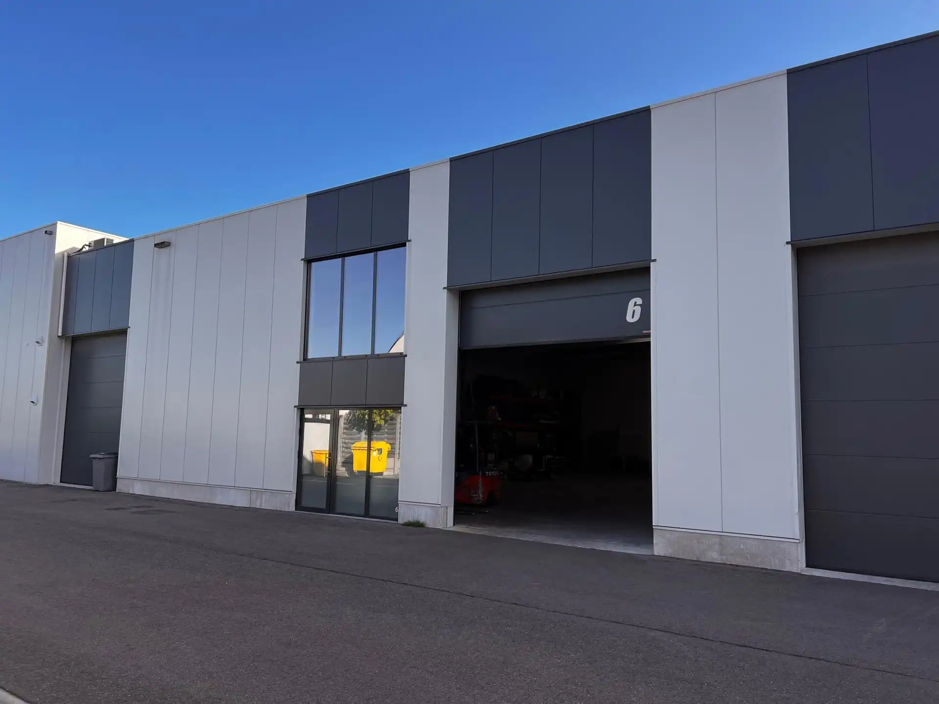 TE HUUR Nieuwbouw Magazijnen te Rijkevorsel foto {{pictureIndex}}