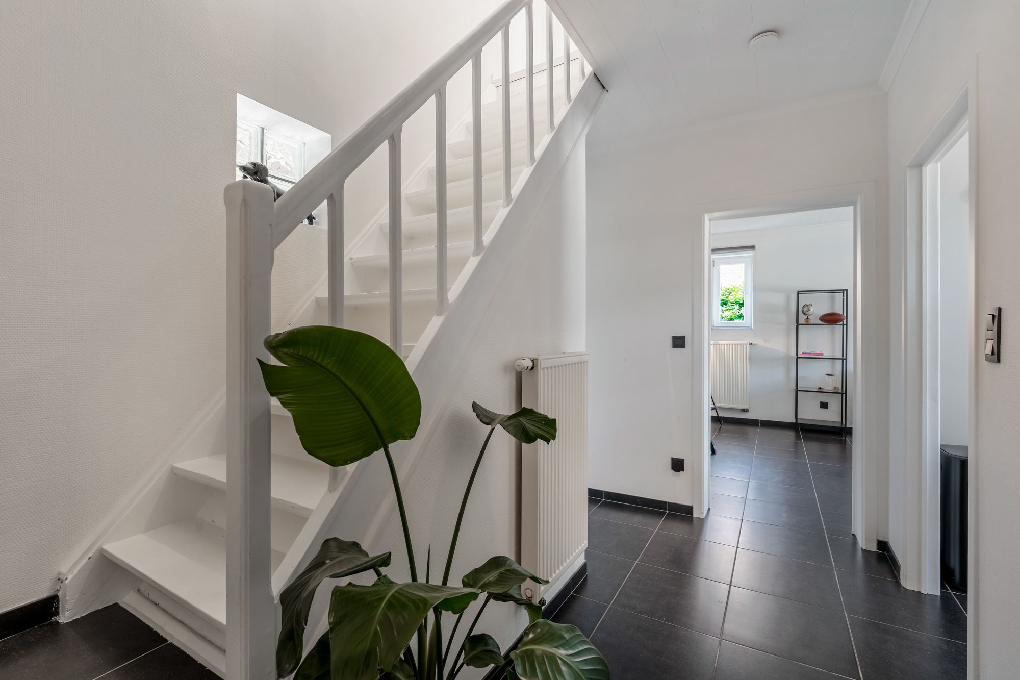 Compleet gerenoveerde en instapklare woning te Kortessem! foto 8