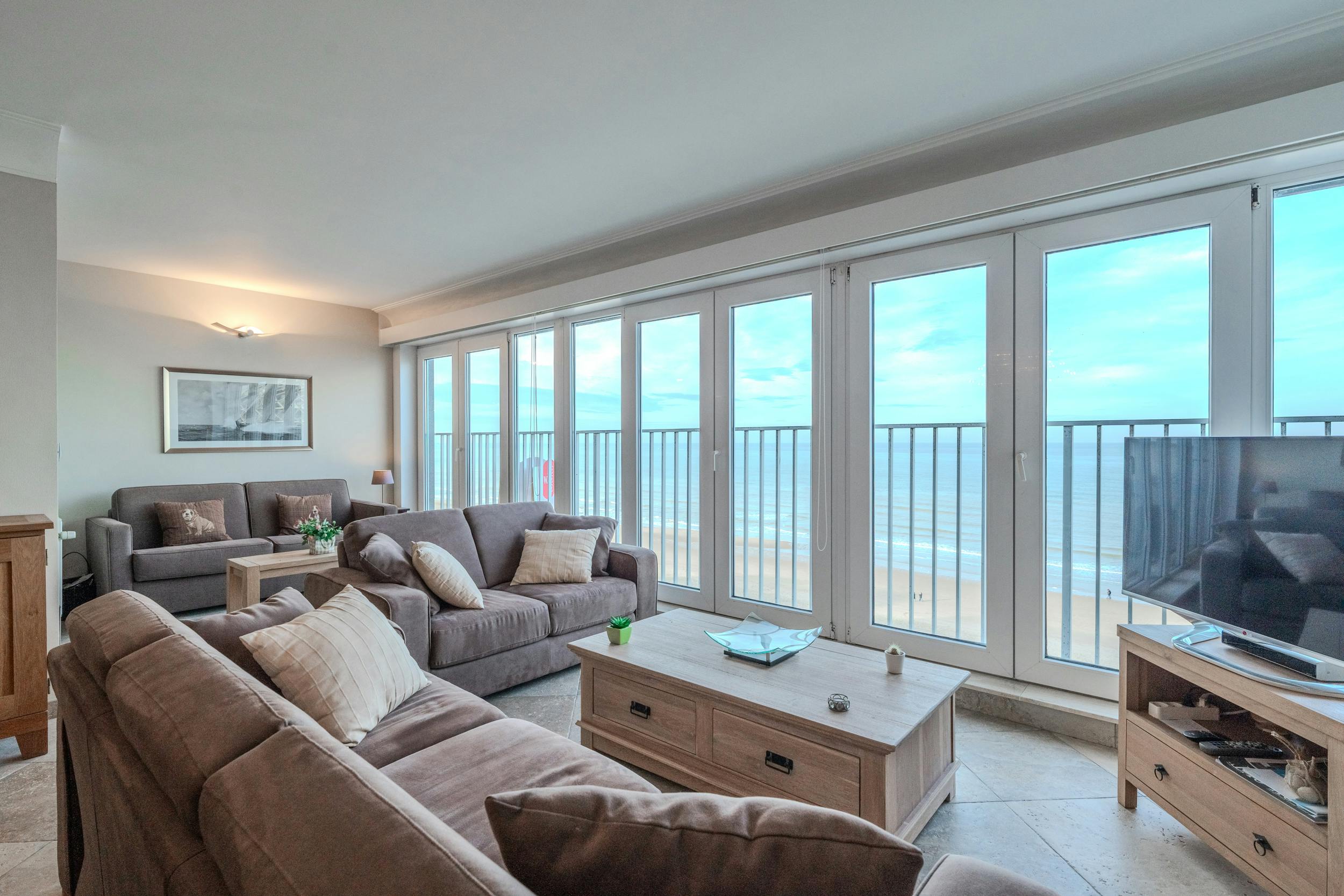 Appartement met frontaal zeezicht te koop te Middelkerke! foto 3