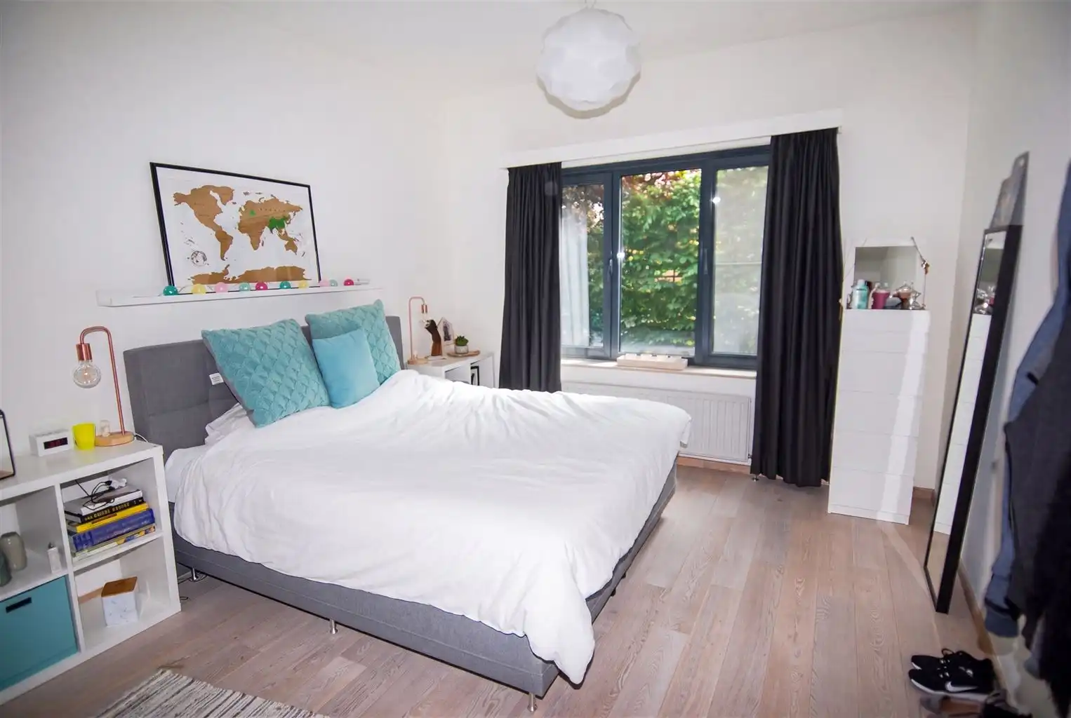 Gezellig appartement met 2 slaapkamers en kelderberging, gelegen vlakbij de Markt van Maaseik. foto 4