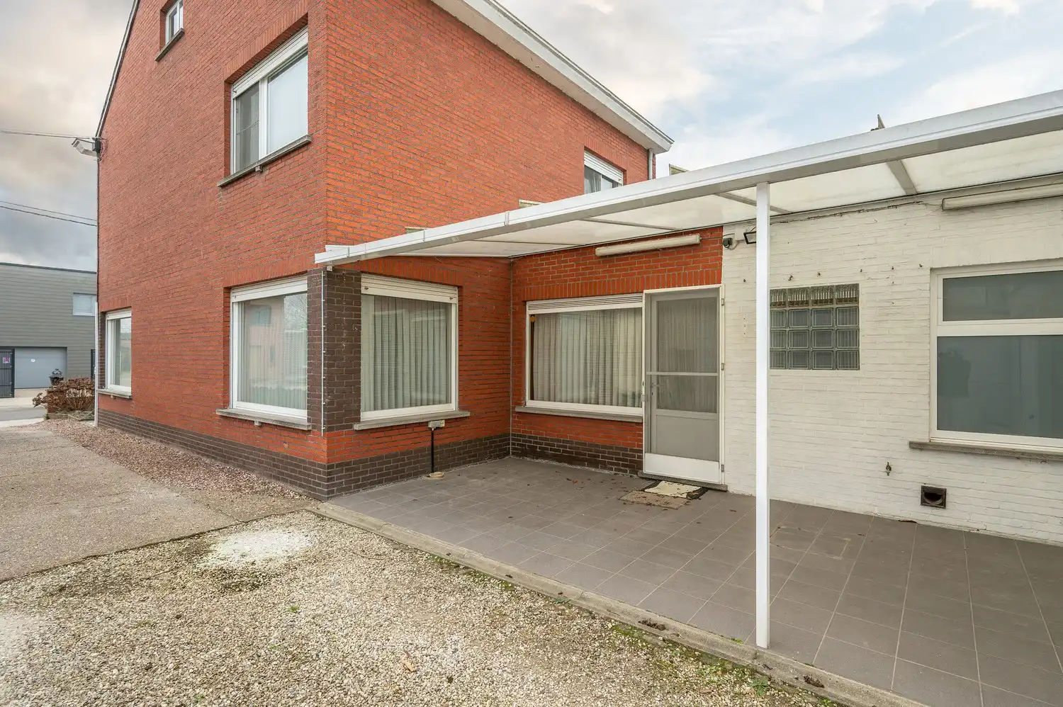 Halfopen bebouwing in doodlopende straat. foto 23