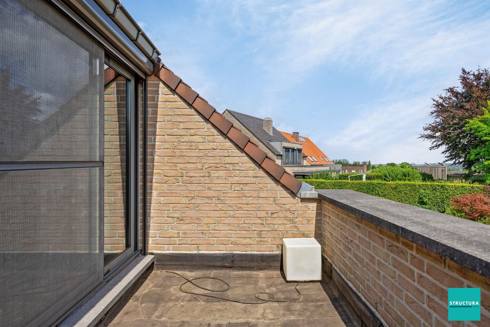 ONDER COMPROMIS: Instapklare woning met hedendaagse inrichting te centrum Asse foto 24