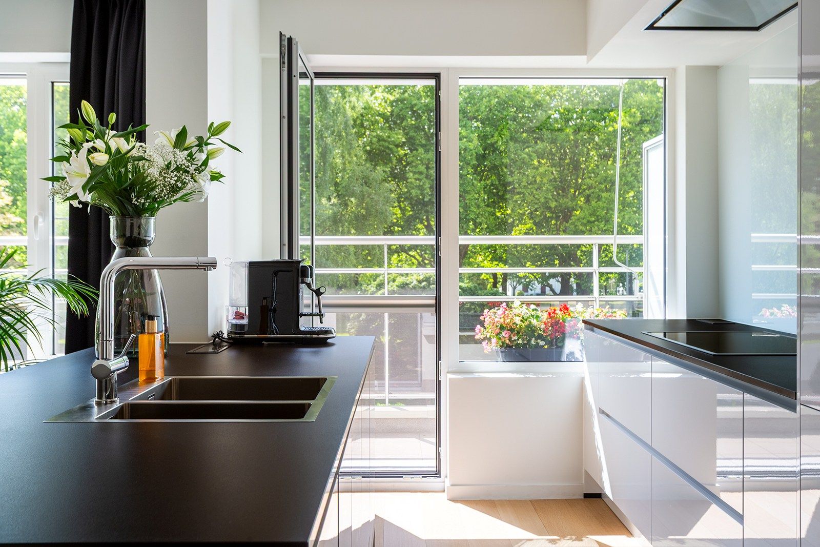 Gerenoveerd appartement met 2 terrassen foto 3