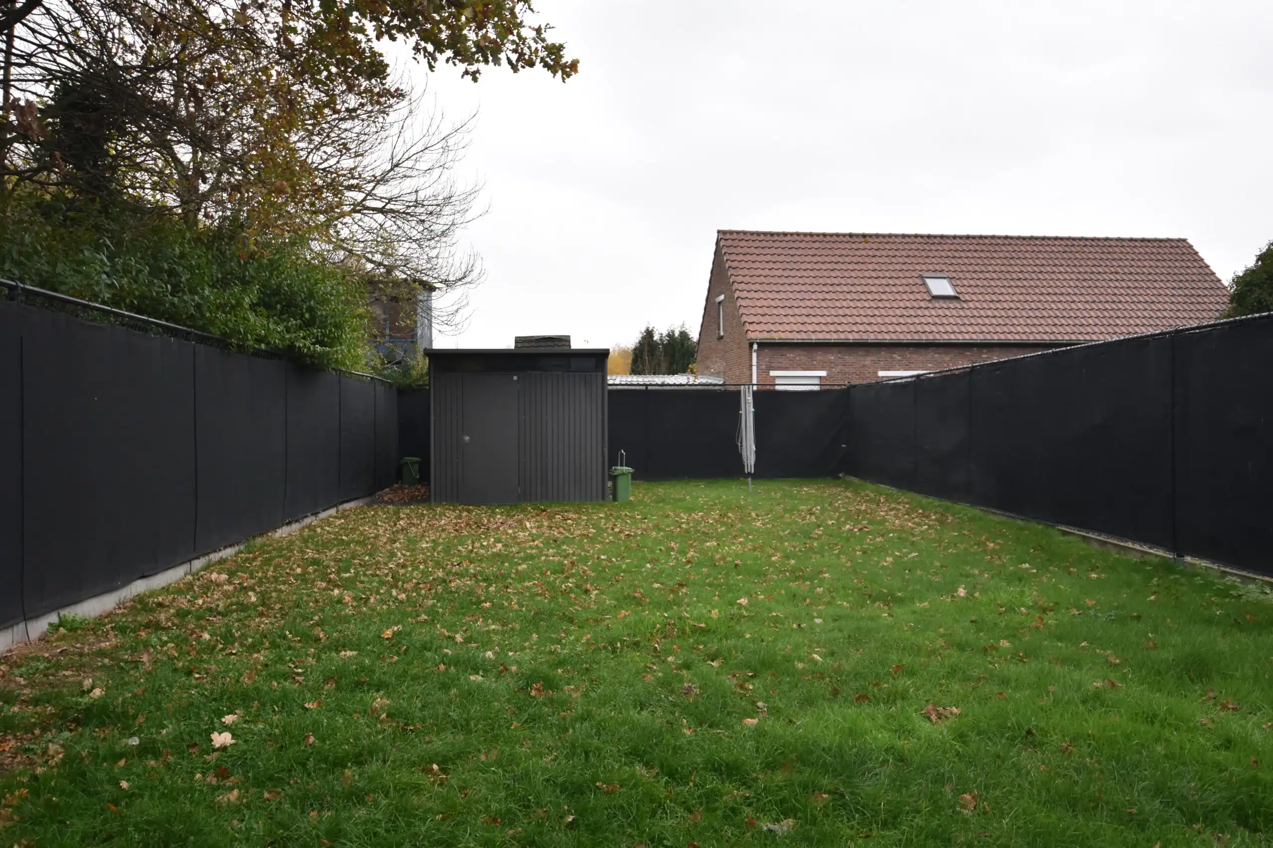 Volledig gerenoveerde woning met tuin en carport foto 2
