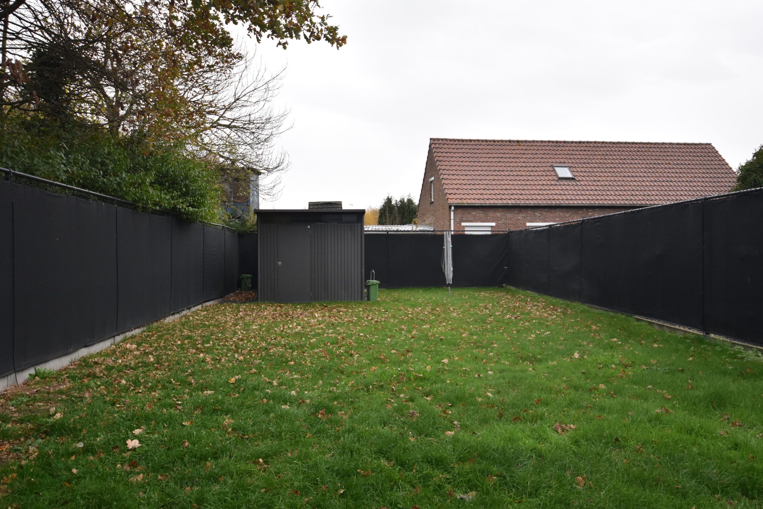 Volledig gerenoveerde woning met tuin en carport foto 2
