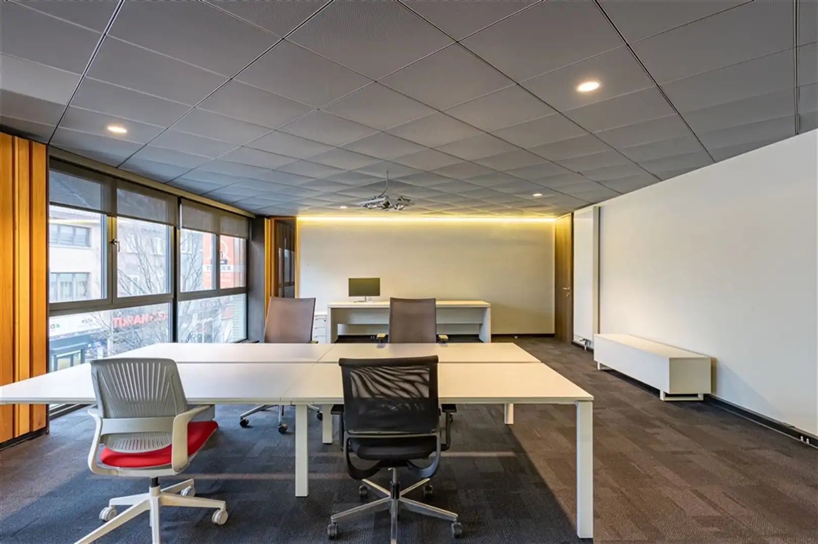 Moderne kantoren aan Station Gent Dampoort foto 9