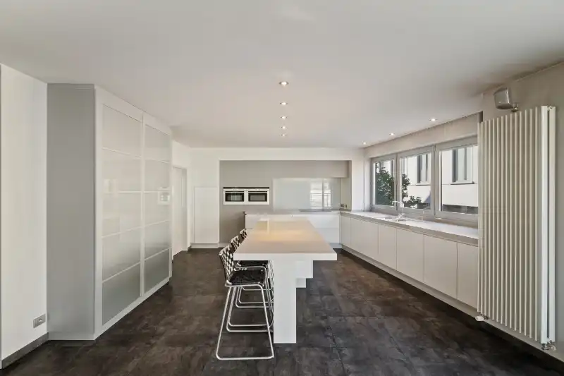 Roeselare-stadskern. Ruim en royaal wonen in het hart van Roeselare - dichtbij de Grote Markt&nbsp; Ruimte, licht, comfort en een absolute topligging. foto 6
