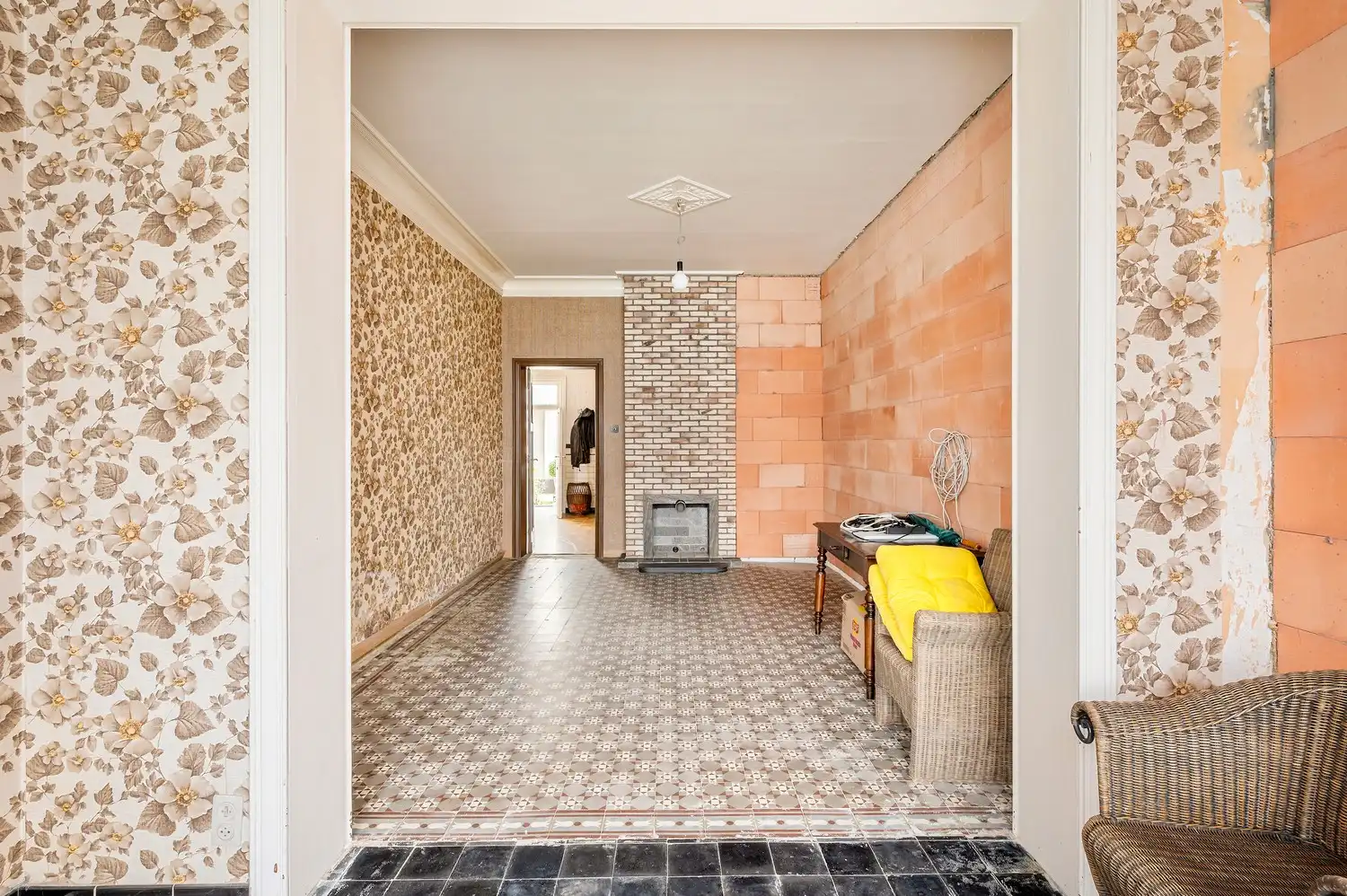 TE RENOVEREN WONING MET 3 SLPKS, PRACHTIGE TUIN + ACHTERLIGGENDE STAANPLAATS foto 14