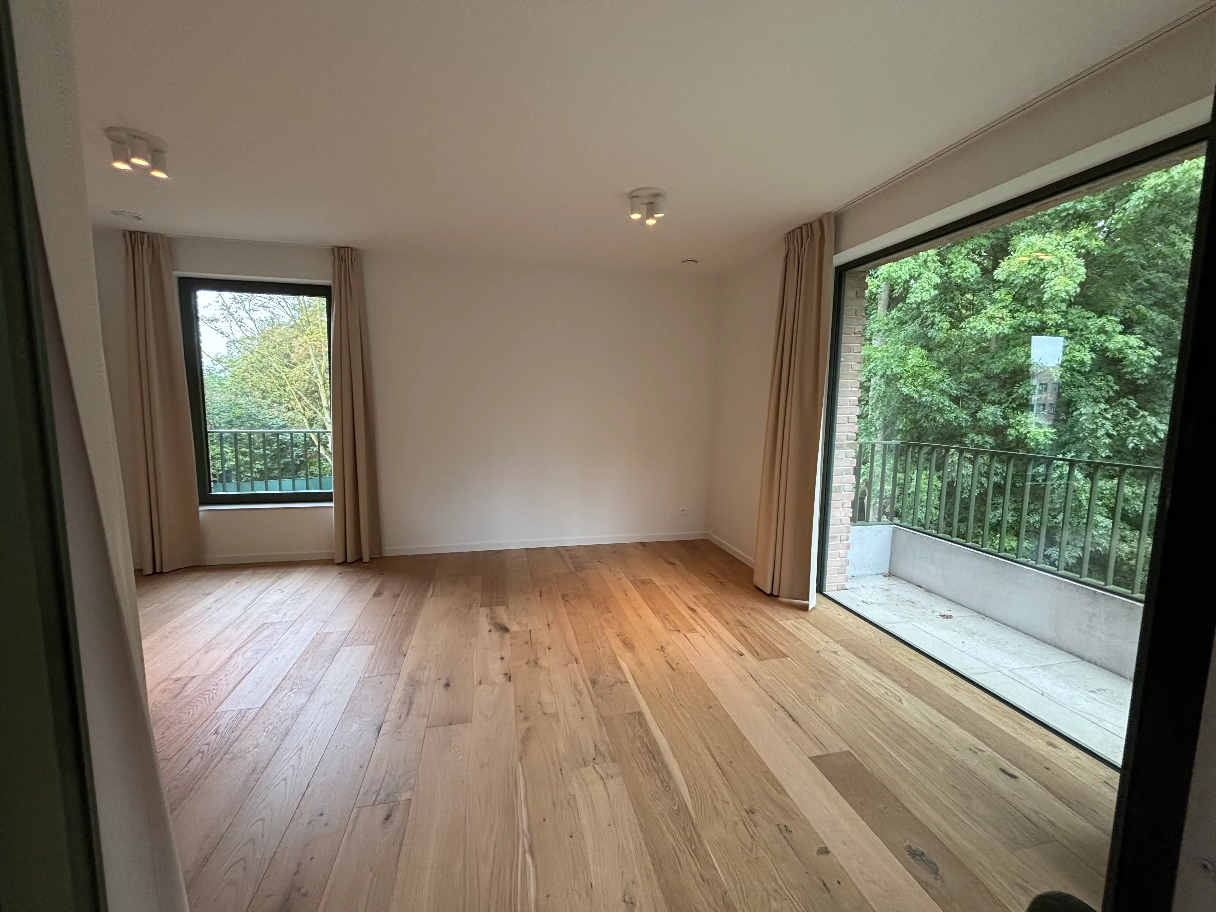 LUXUEUS NIEUWBOUWAPPARTEMENT MET SLAAPKAMER, BUREAU EN RUIM TERRAS foto 7