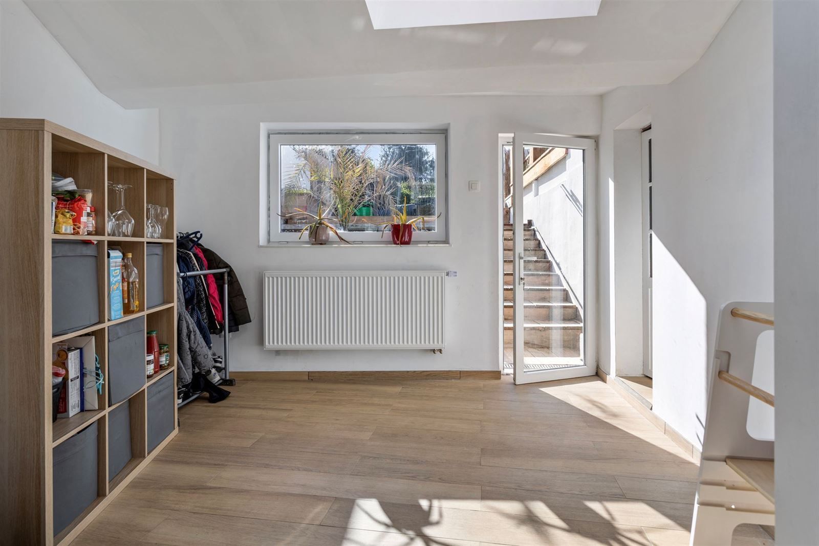 Volledig gerenoveerde woning met 3 slaapkamers, garage en prachtige tuin foto 8