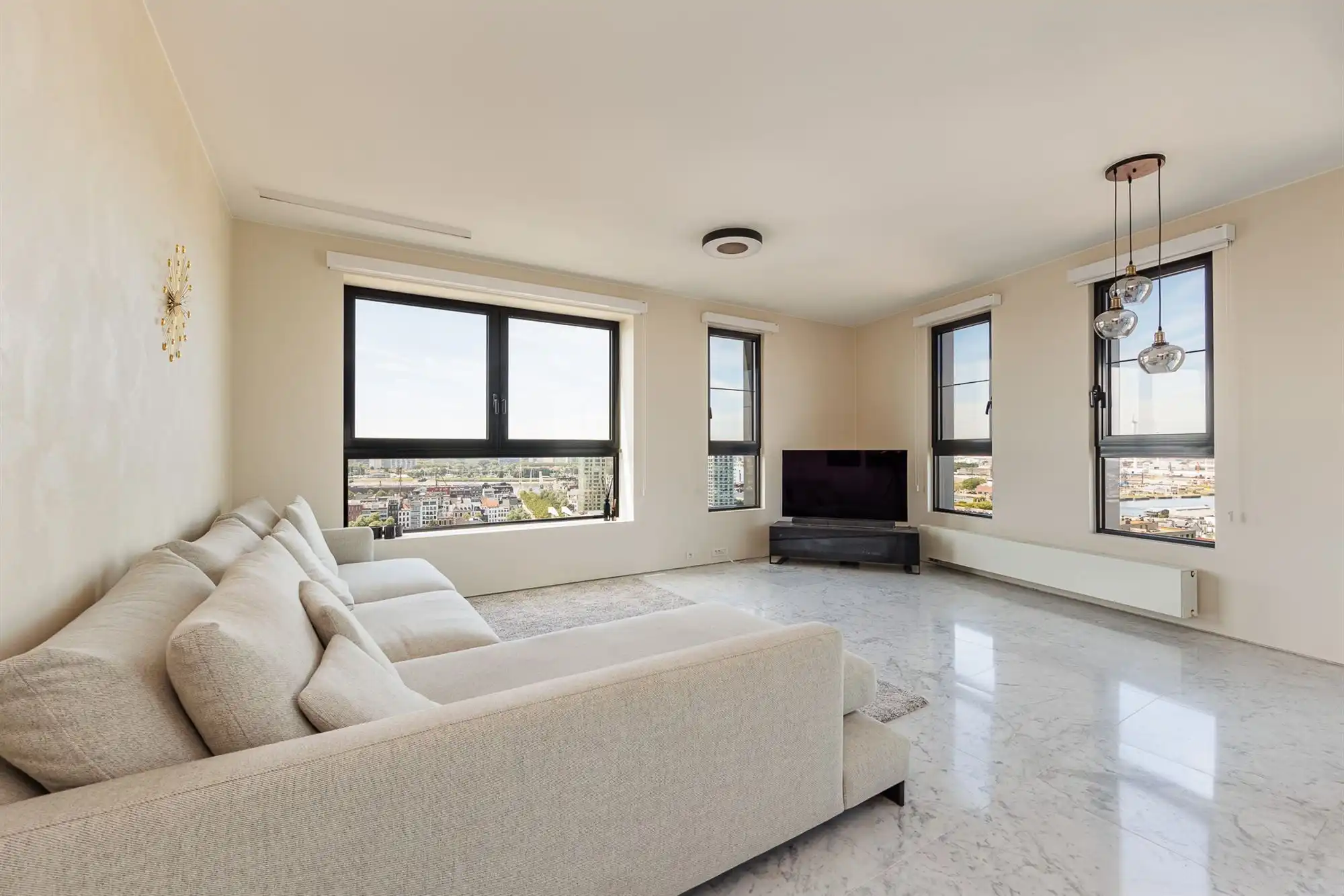 Luxueus appartement op 16e verd. met panoramisch uitzicht foto 15