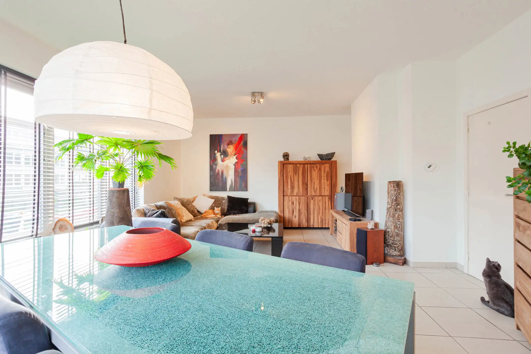 Opbrengsteigendom met handelsruimte en 2 grote appartementen foto 11