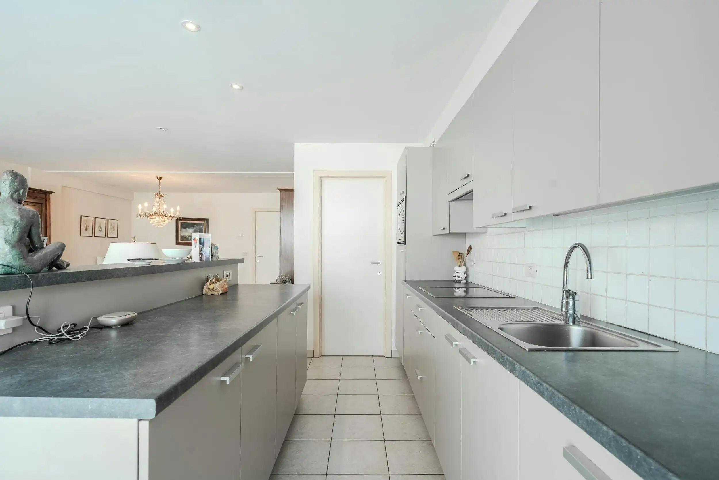 Ruim investeringsappartement met 2 slaapkamers te Oostende foto 8