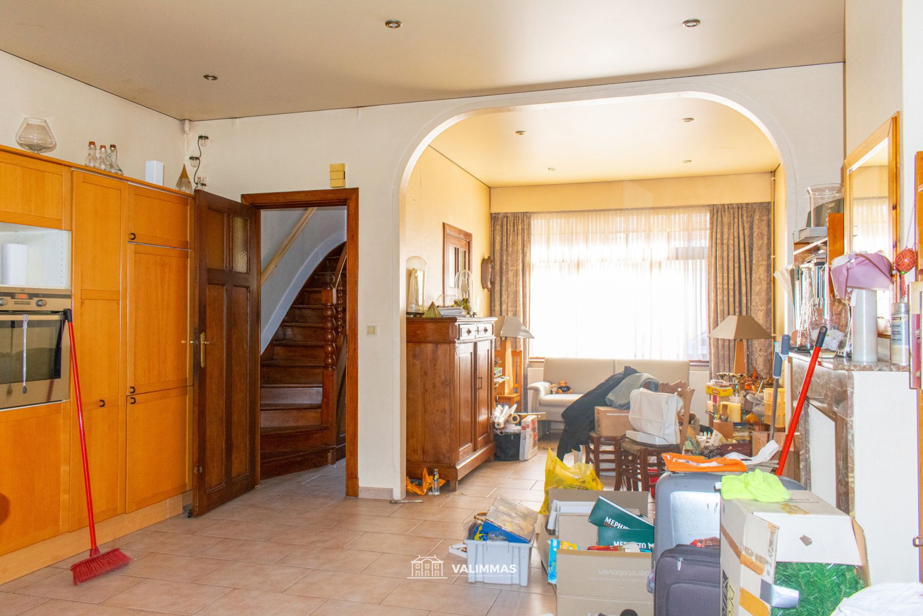Welgelegen knusse rijwoning met koer... foto 4