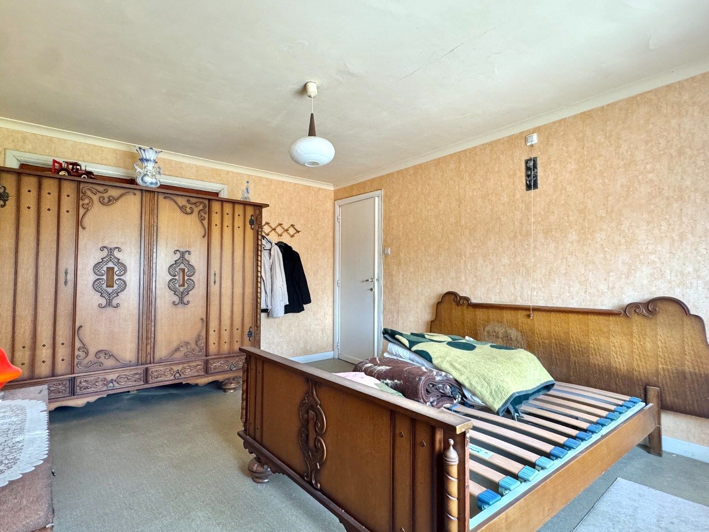 Halfopen woning te koop in Hulste met tuin, mogelijkheid tot 6 slaapkamers en garage. foto 13