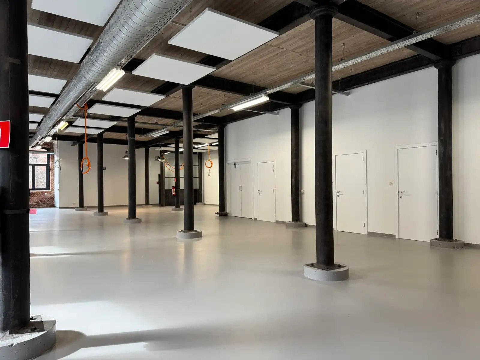 Loftkantoor (530m²) in industrieel gebouw. foto 6