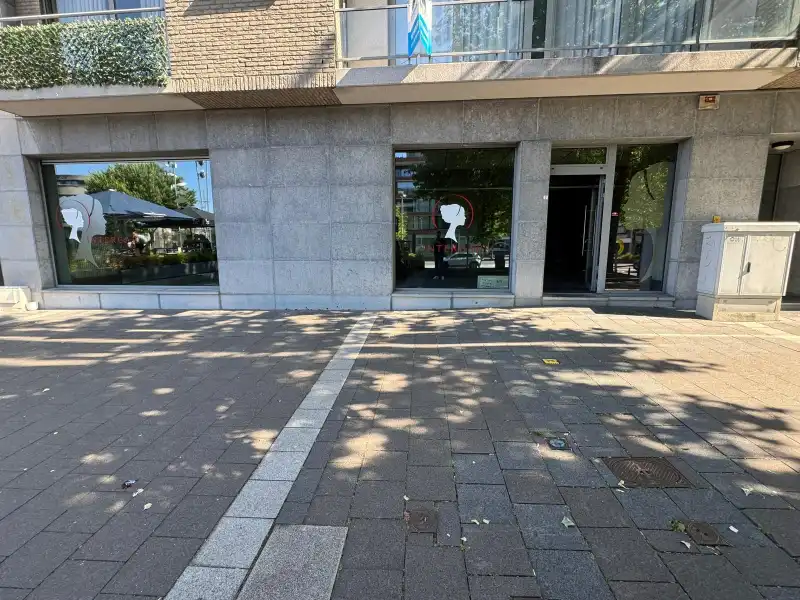 Handelspand van 122 m² in Genk-centrum, tegenover Shopping 1 foto 15
