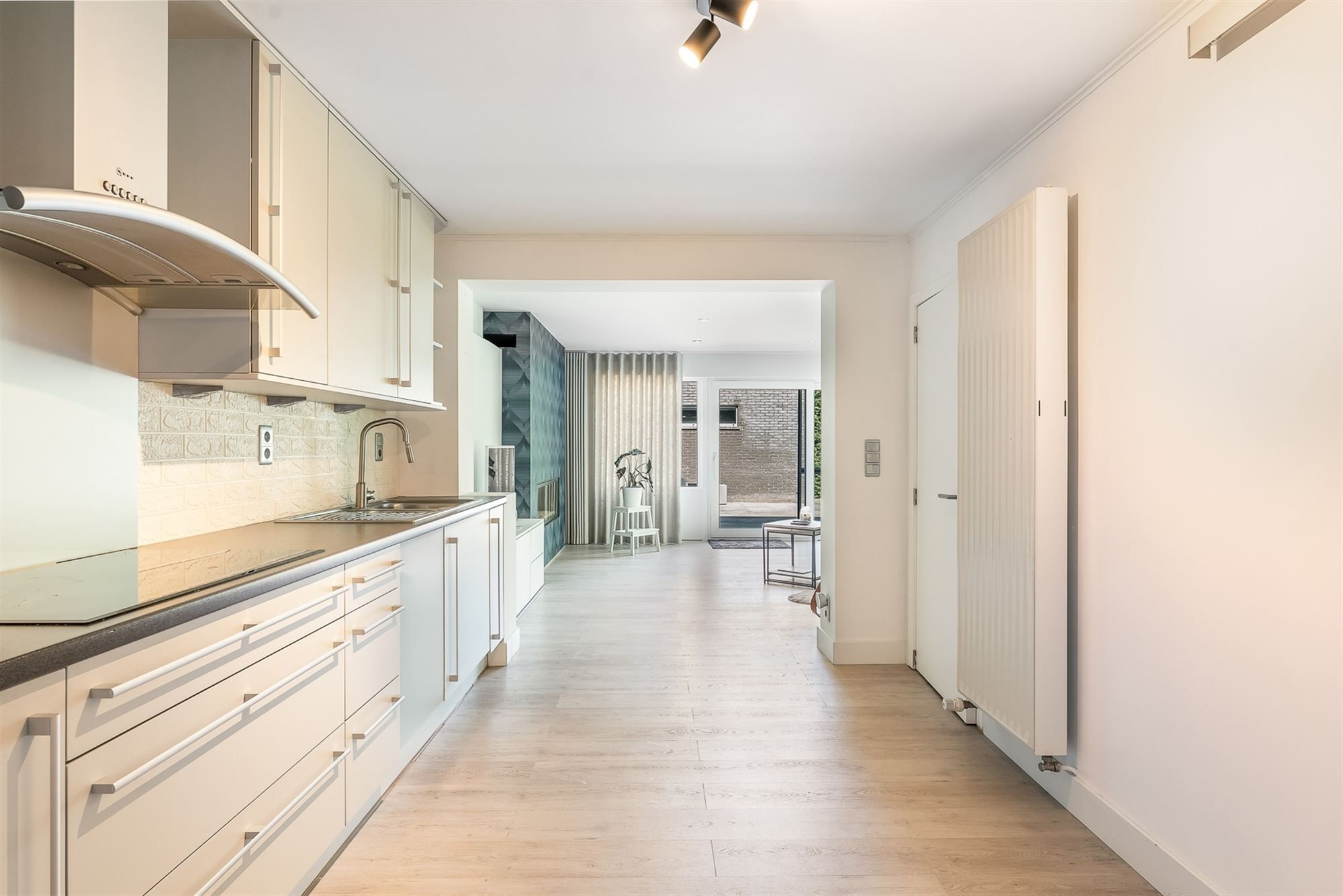 ZEER GOED GELEGEN, RUIME WONING  MET PRAKTIJKRUIMTE EN MOGELIJKHEID TOT 4 SLAAPKAMERS TE ZONHOVEN foto 7