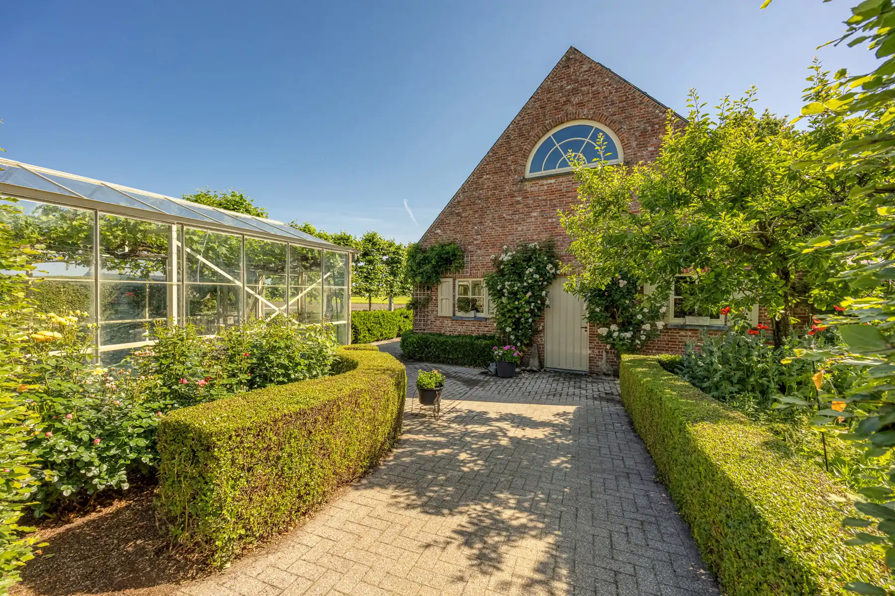 Ruime villawoning met 4 slaapkamers en noordoost georiënteerde tuin op een perceel van ca 6.155m² op een rustige locatie in Hoogstraten (Meerle). foto 27